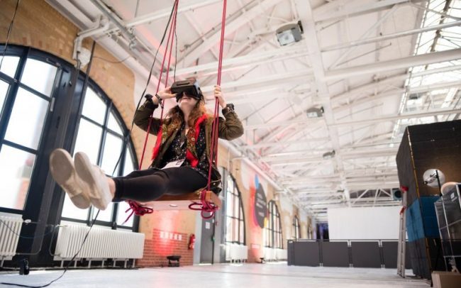 girl swinging with vr at re:publica 2016
